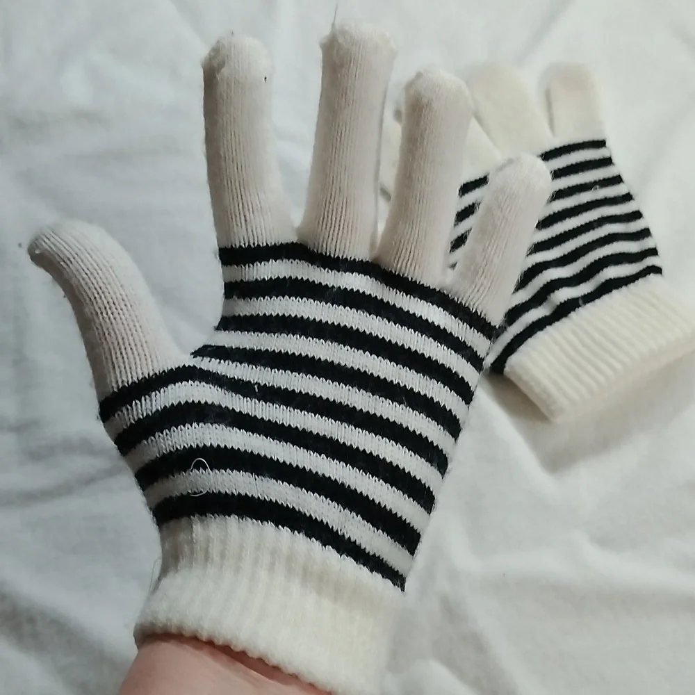 Women's Black And White Gloves